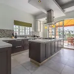Villa Azure Dream: Lux 4-bed With Pool, Sea View & Garage *