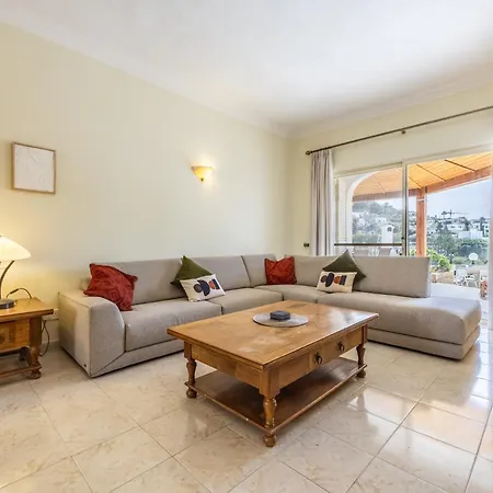 Villa Azure Dream: Lux 4-bed With Pool, Sea View & Garage