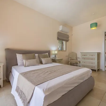 Villa Azure Dream: Lux 4-bed With Pool, Sea View & Garage Mellieha