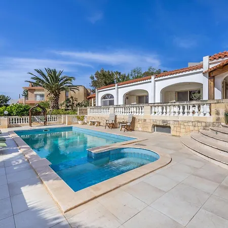 Azure Dream: Lux 4-bed With Pool, Sea View & Garage *