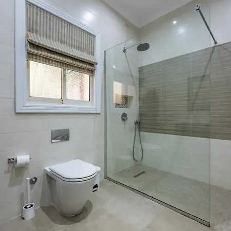 Villa Azure Dream: Lux 4-bed With Pool, Sea View & Garage Mellieha