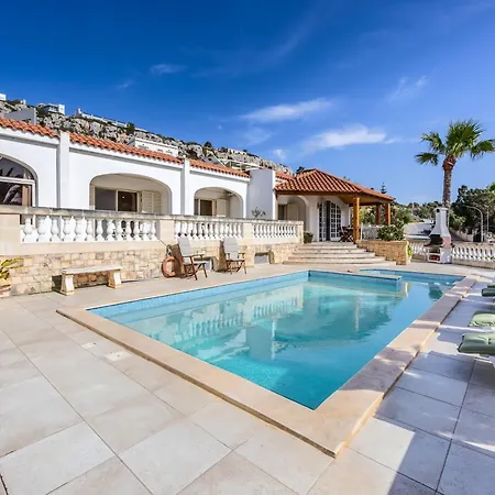 Azure Dream: Lux 4-bed With Pool, Sea View & Garage Villa *