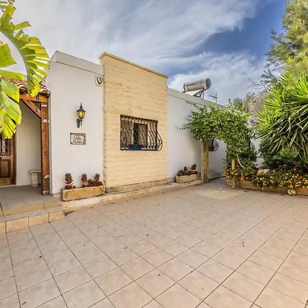 Azure Dream: Lux 4-bed With Pool, Sea View & Garage Villa Mellieħa