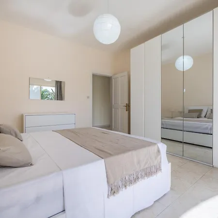 Villa Azure Dream: Lux 4-bed With Pool, Sea View & Garage Mellieha