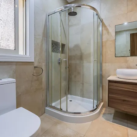 Villa Azure Dream: Lux 4-bed With Pool, Sea View & Garage *