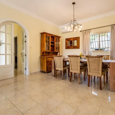 Azure Dream: Lux 4-bed With Pool, Sea View & Garage * Mellieha