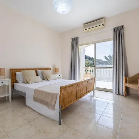 Azure Dream: Lux 4-bed With Pool, Sea View & Garage