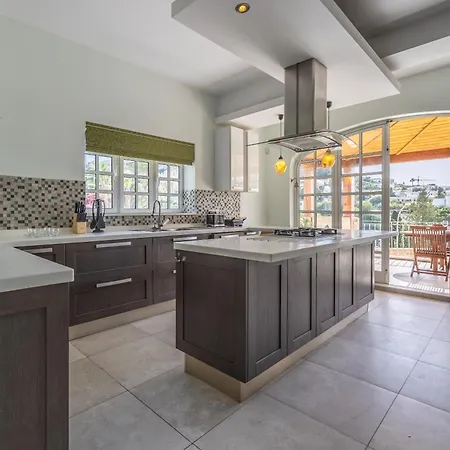 Villa Azure Dream: Lux 4-bed With Pool, Sea View & Garage *