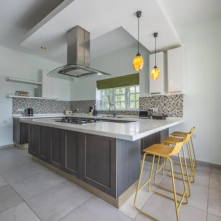 Azure Dream: Lux 4-bed With Pool, Sea View & Garage Villa Mellieħa