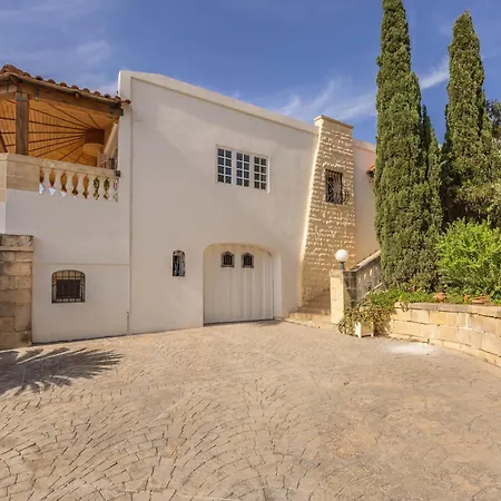 Villa Azure Dream: Lux 4-bed With Pool, Sea View & Garage