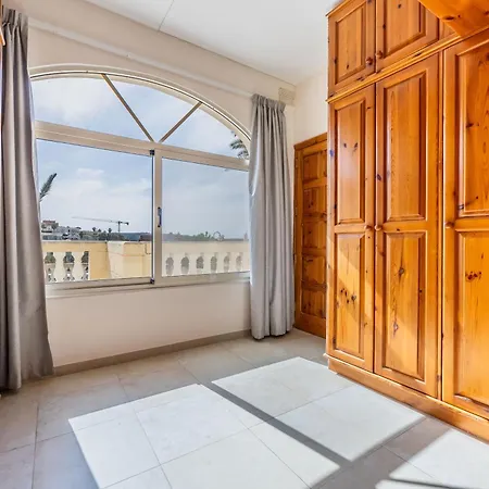 Azure Dream: Lux 4-bed With Pool, Sea View & Garage Mellieha