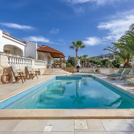 Azure Dream: Lux 4-bed With Pool, Sea View & Garage