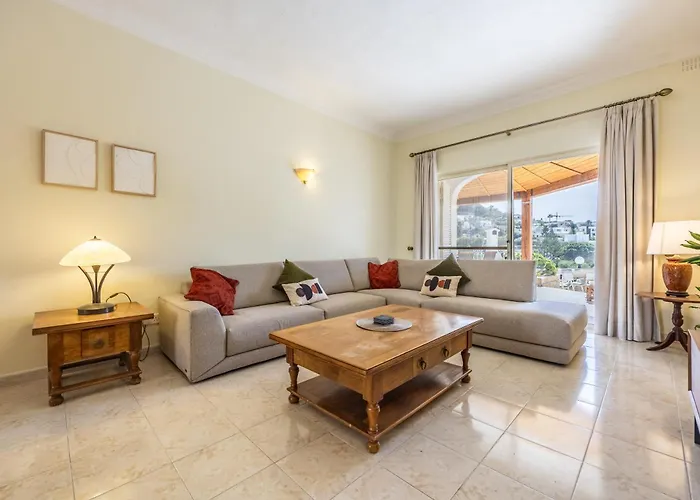 Villa Azure Dream: Lux 4-bed With Pool, Sea View & Garage