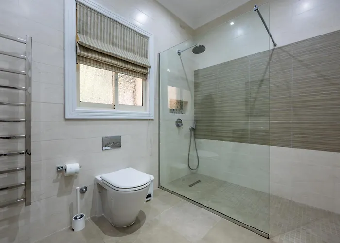 Villa Azure Dream: Lux 4-bed With Pool, Sea View & Garage Mellieħa