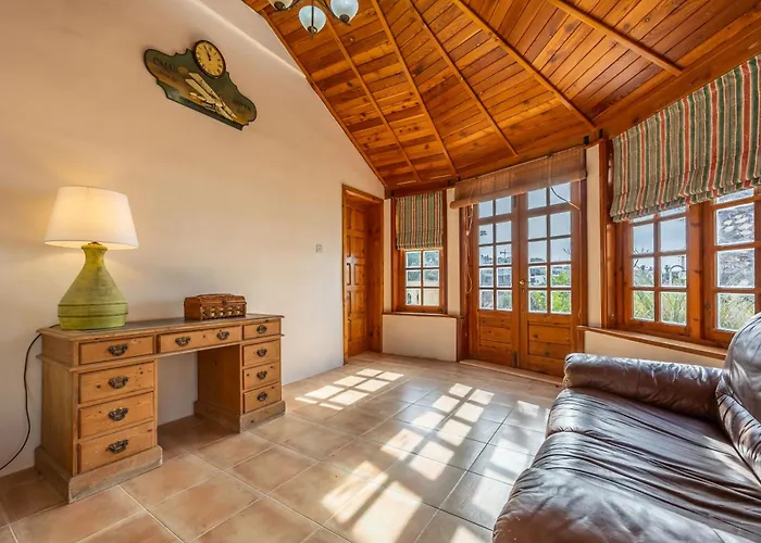 Azure Dream: Lux 4-bed With Pool, Sea View & Garage Mellieħa