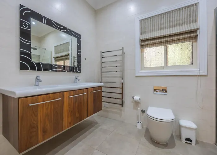 Villa Azure Dream: Lux 4-bed With Pool, Sea View & Garage Mellieħa