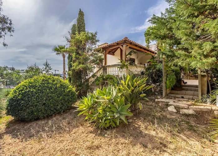 Azure Dream: Lux 4-bed With Pool, Sea View & Garage