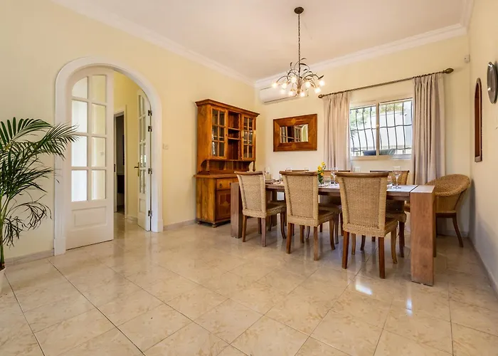 Azure Dream: Lux 4-bed With Pool, Sea View & Garage * Mellieħa