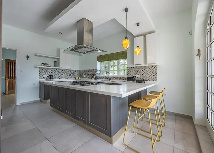 Azure Dream: Lux 4-bed With Pool, Sea View & Garage Villa Mellieħa