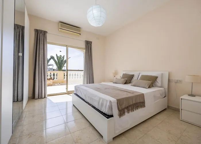 Villa Azure Dream: Lux 4-bed With Pool, Sea View & Garage Mellieħa